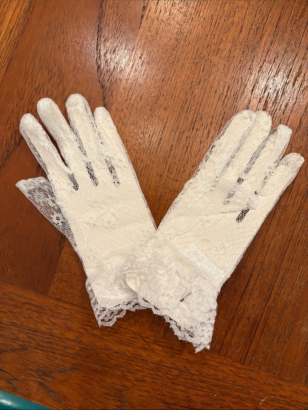 Kid’s White Lace Gloves